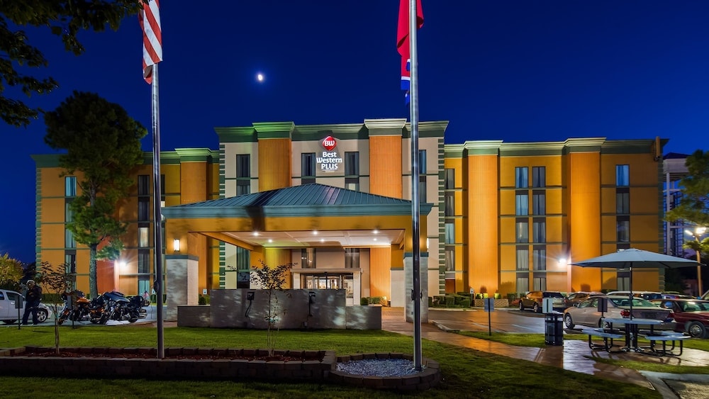 Cordova - Best Western Plus Galleria Inn & Suites