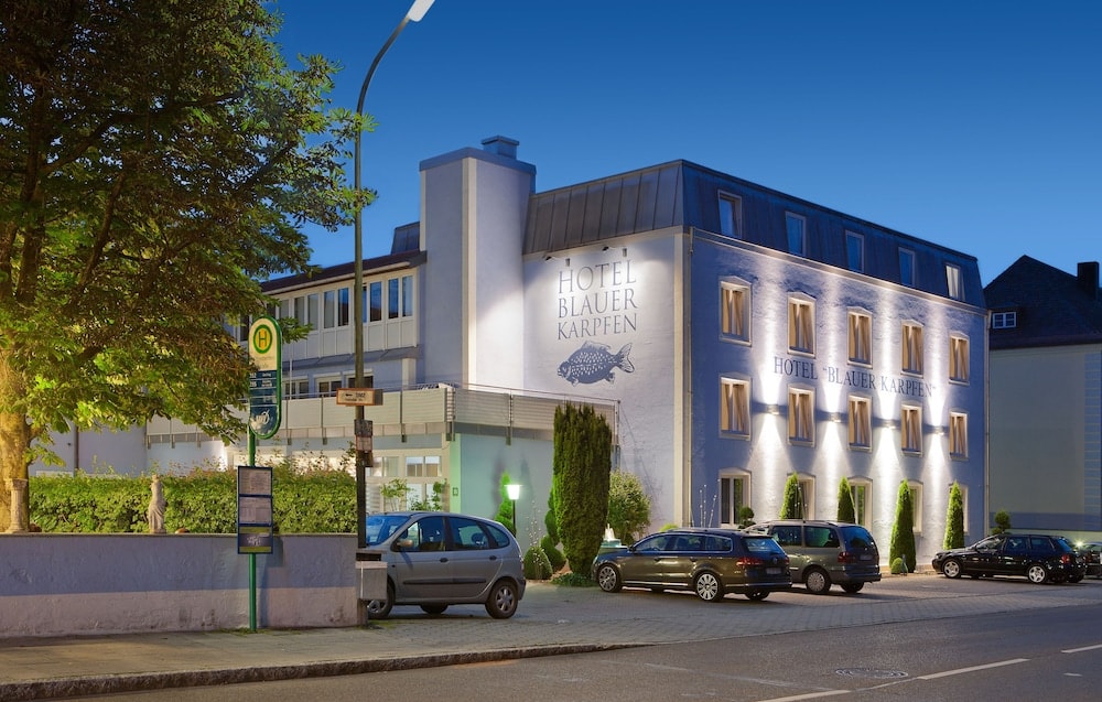 Unterfoehring - Hotel Blauer Karpfen