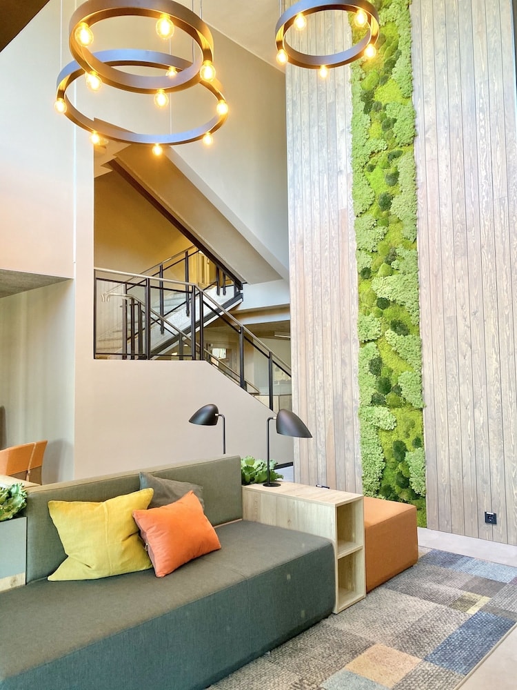 Vanda - Pilot Airport Hotel