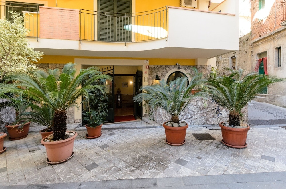 Stockholm - Taormina - Le Tartarughe Aparthotel