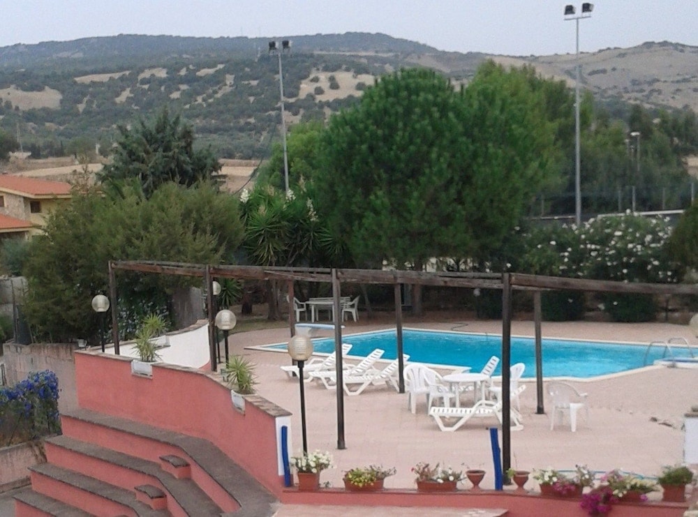 Gesturi - Hotel Sa Lolla