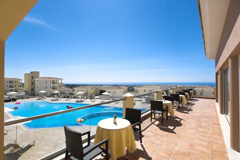 Göteborg - Paphos - Club St George Resort