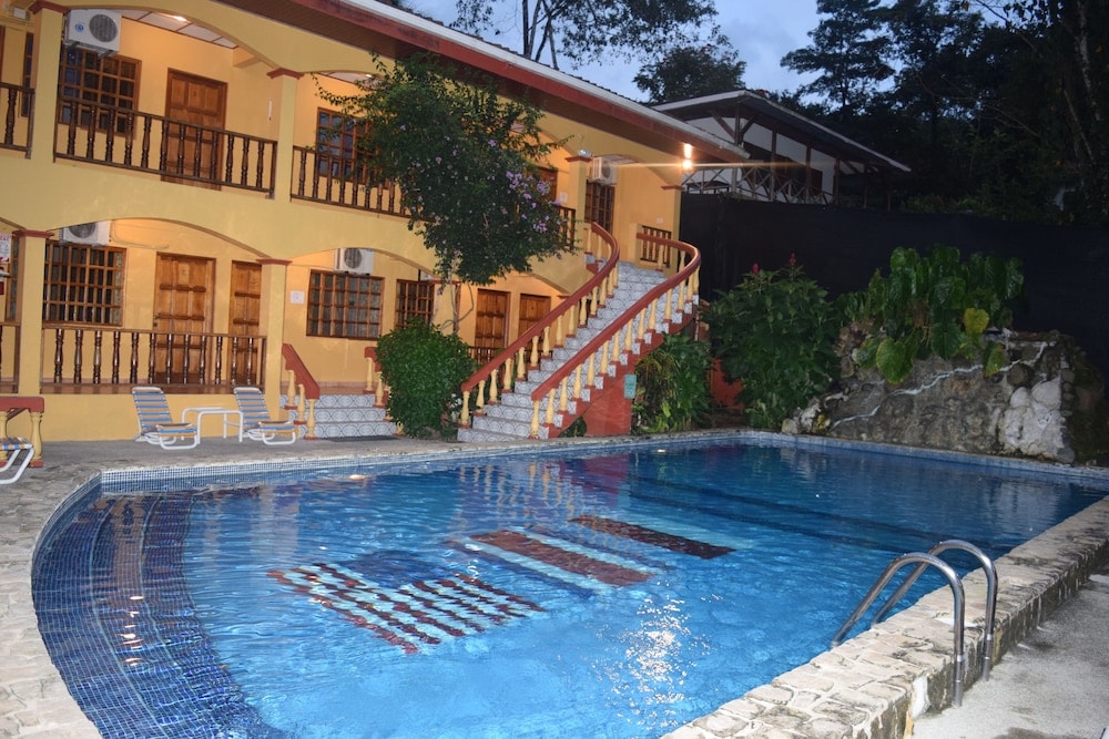 Hotel Tres Banderas