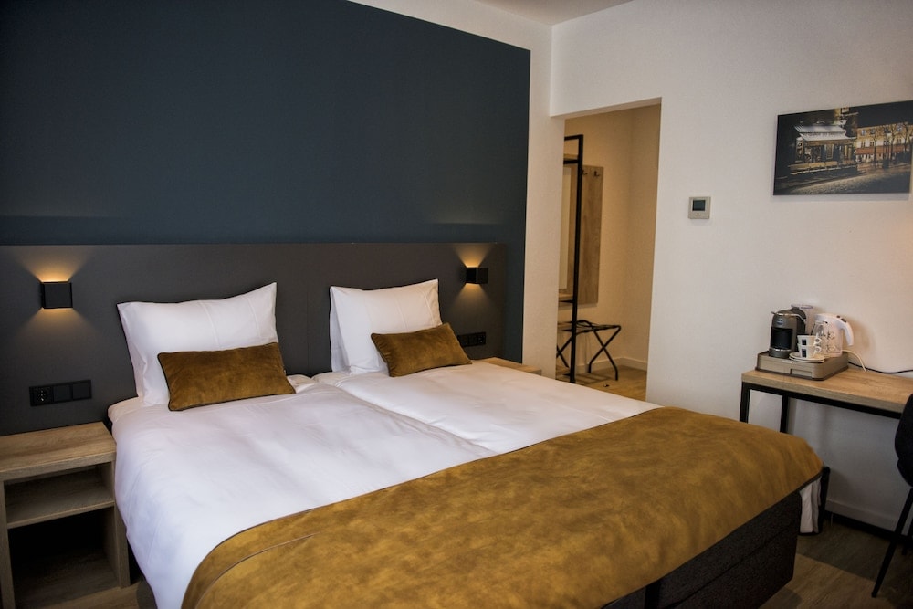 Apeldoorn - Hotel et le Cafe de Paris