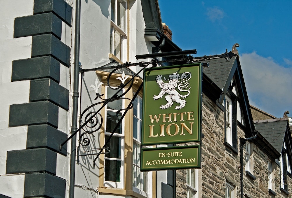 Machynlleth - The White Lion Hotel
