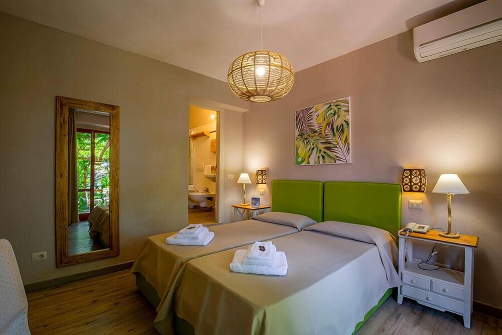 Marciana Marina - Hotel Cernia Isola Botanica