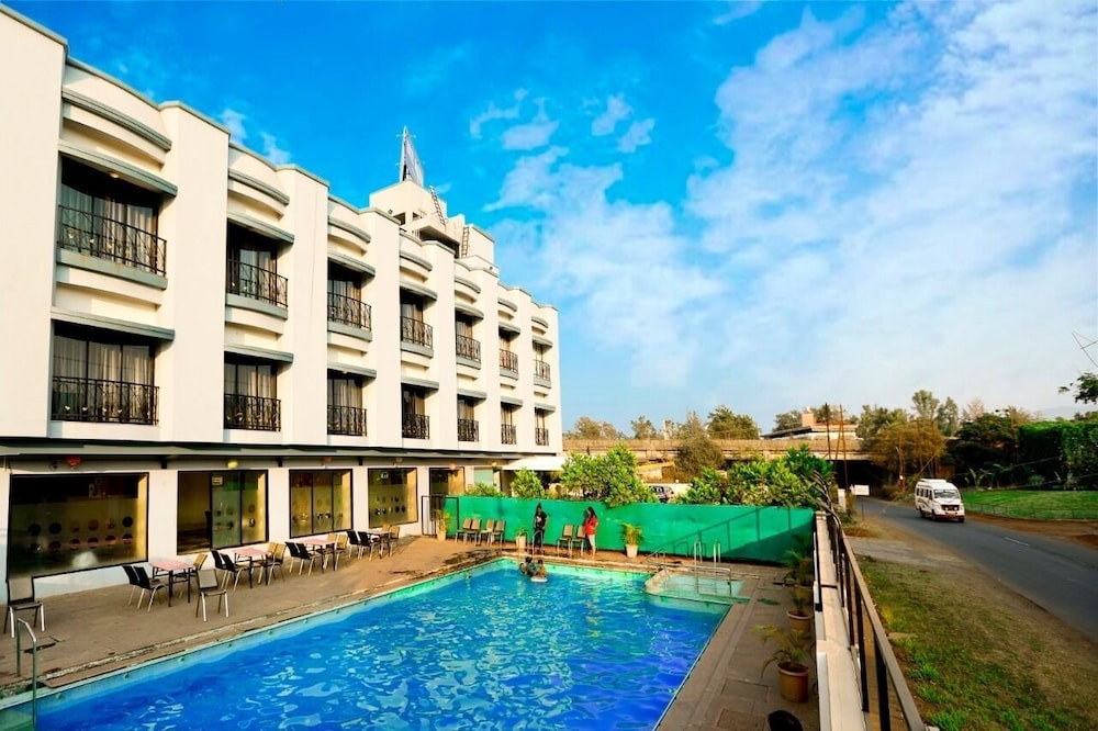 Lonavla - Hotel Aristro