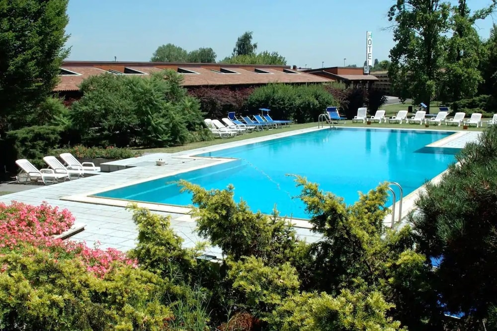 Rho - Golf Hotel