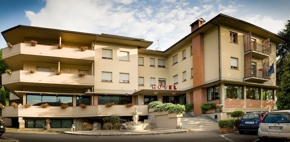 Bagni di Lucca - EcoHotel Ristorante Milano