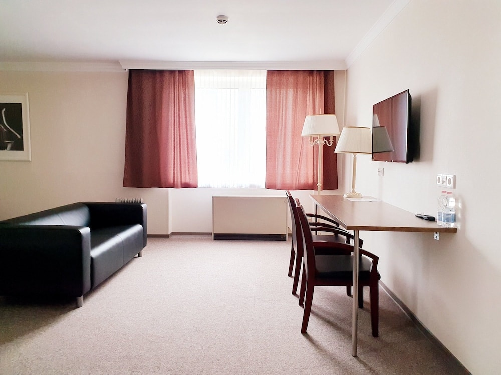 Raunheim - Hotel Pause - Free WiFi & Free Parking!!