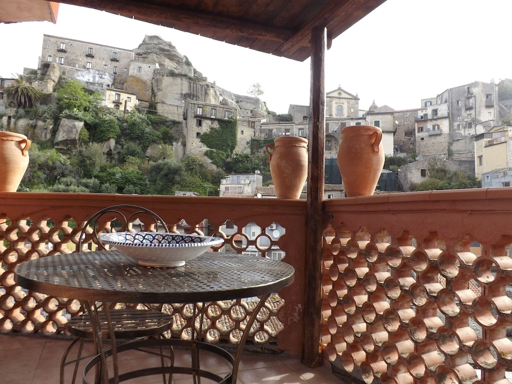 Linguaglossa - Albergo Diffuso Borgo Santa Caterina "Vintage"