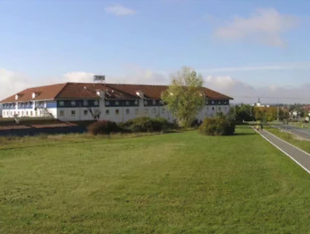 Buttenheim - Center Hotel Drive Inn