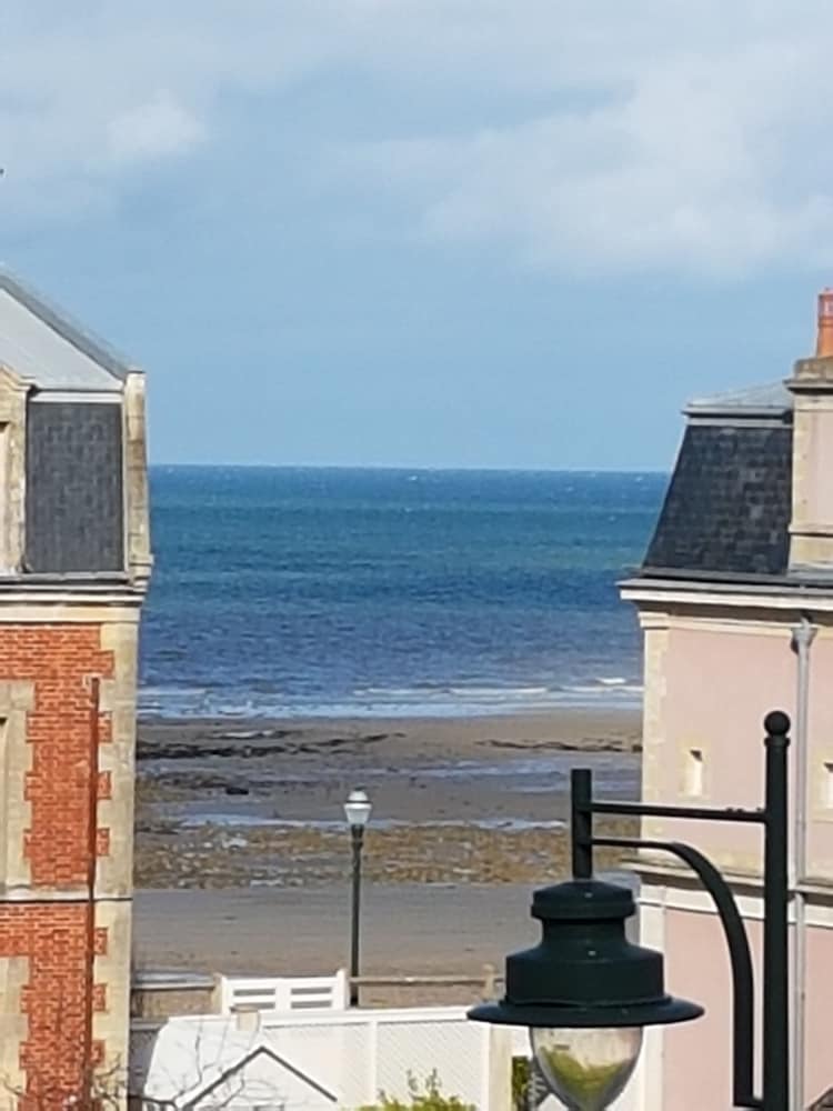 Lion-sur-Mer - Hotel de Normandie