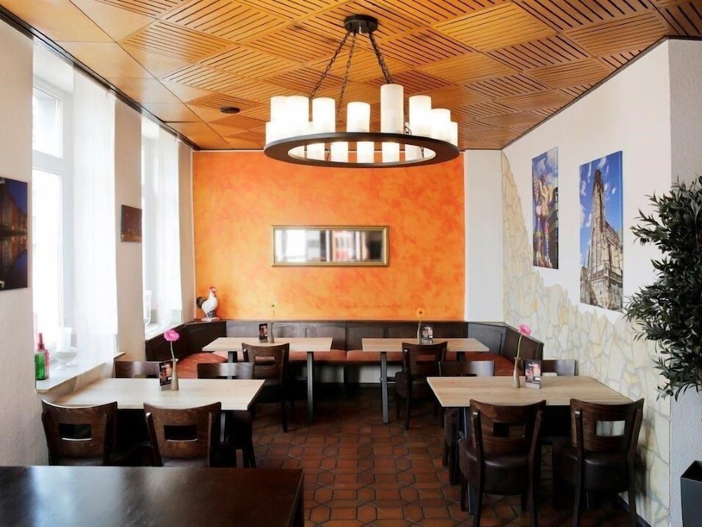 Oberhausen (Nordrhein-Westfalen) - Hotel Goldener Hahn