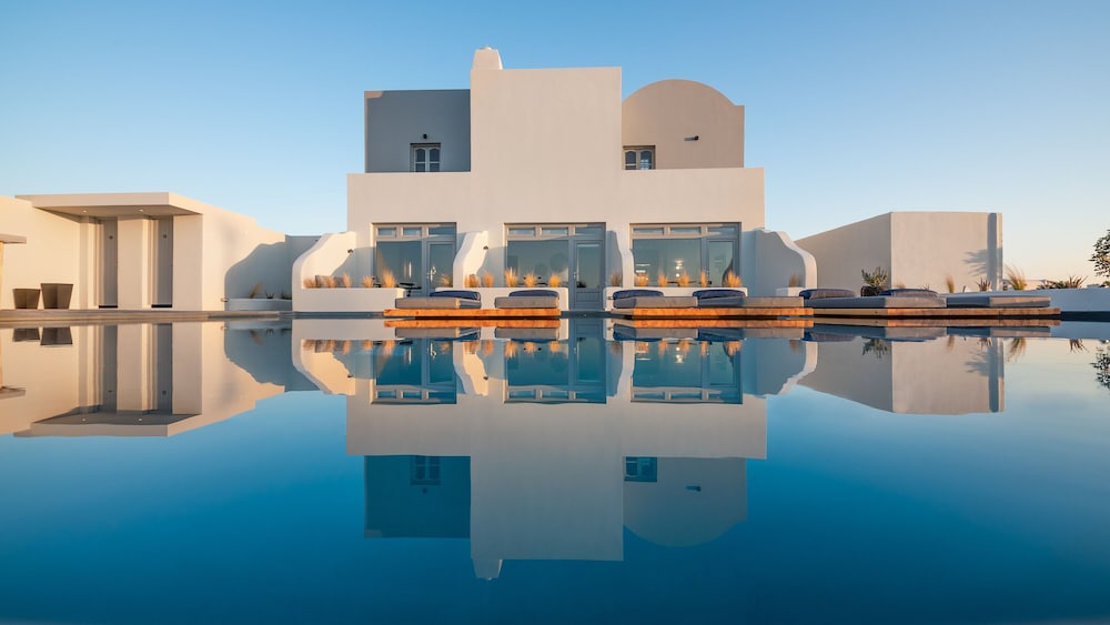 Fira - Volcanic Arc Suites