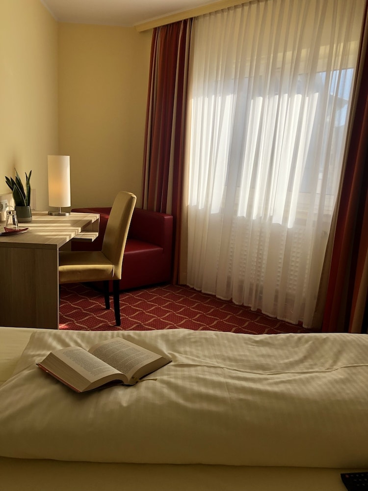 Troisdorf - Montana Hotel Köln-Bonn Airport