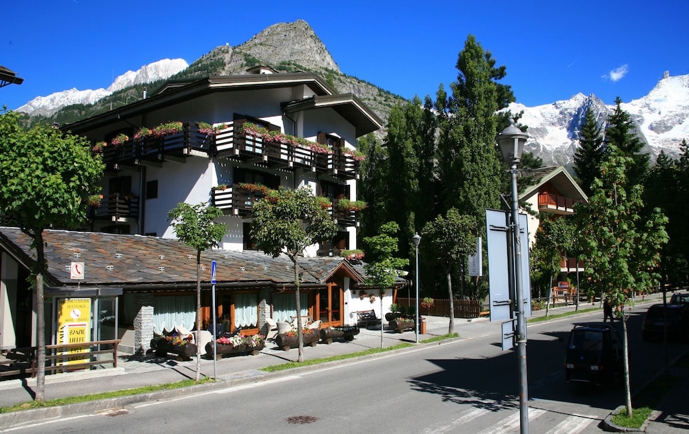 Courmayeur - Hotel Les Jumeaux Courmayeur