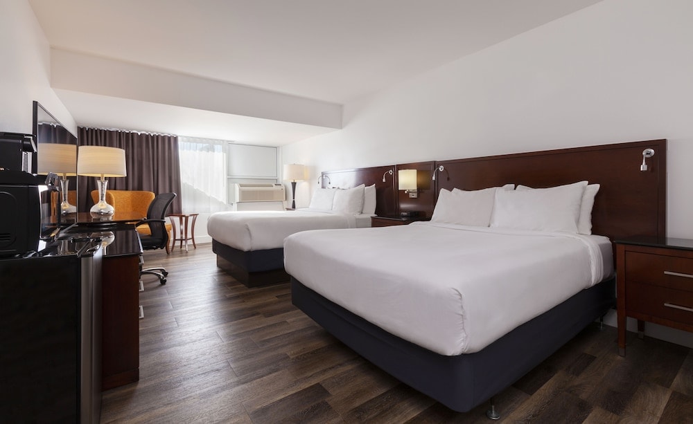 Kingston (ON) - Strata Hotel