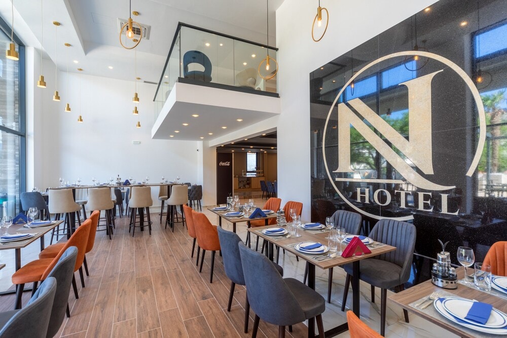 Sutomore - N Hotel