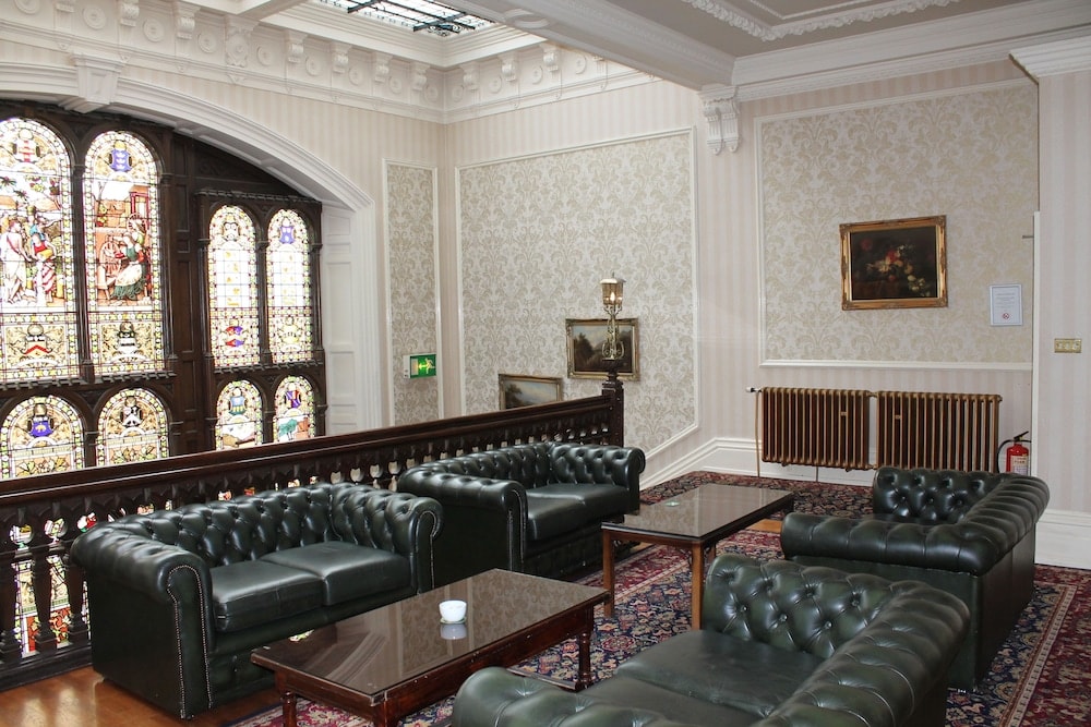 Burnley - The Oaks Hotel