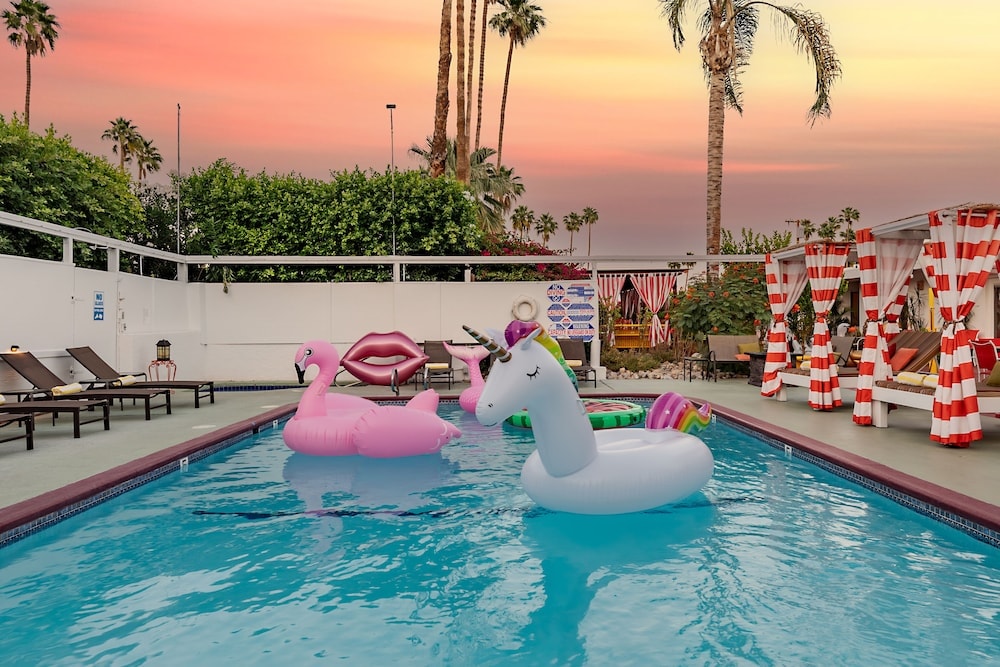 Palm Springs - Float Palm Springs - Adults Only