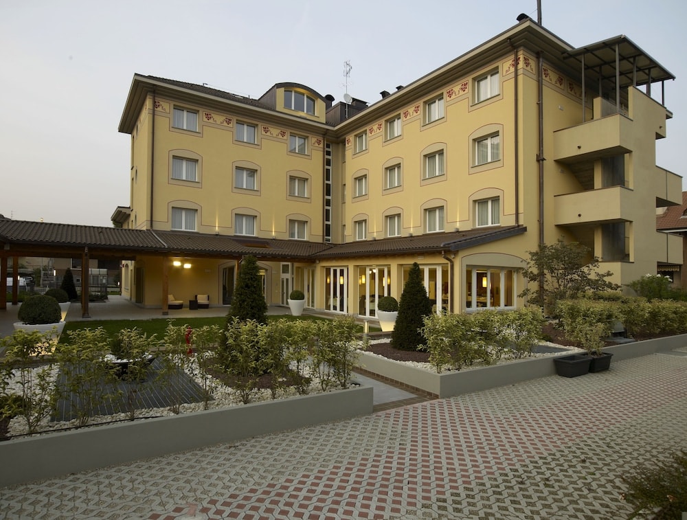 Rho - Virginia Palace Hotel
