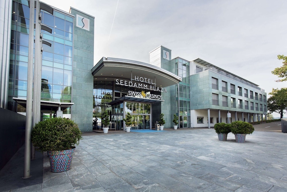 Rapperswil-Jona - Seedamm Plaza