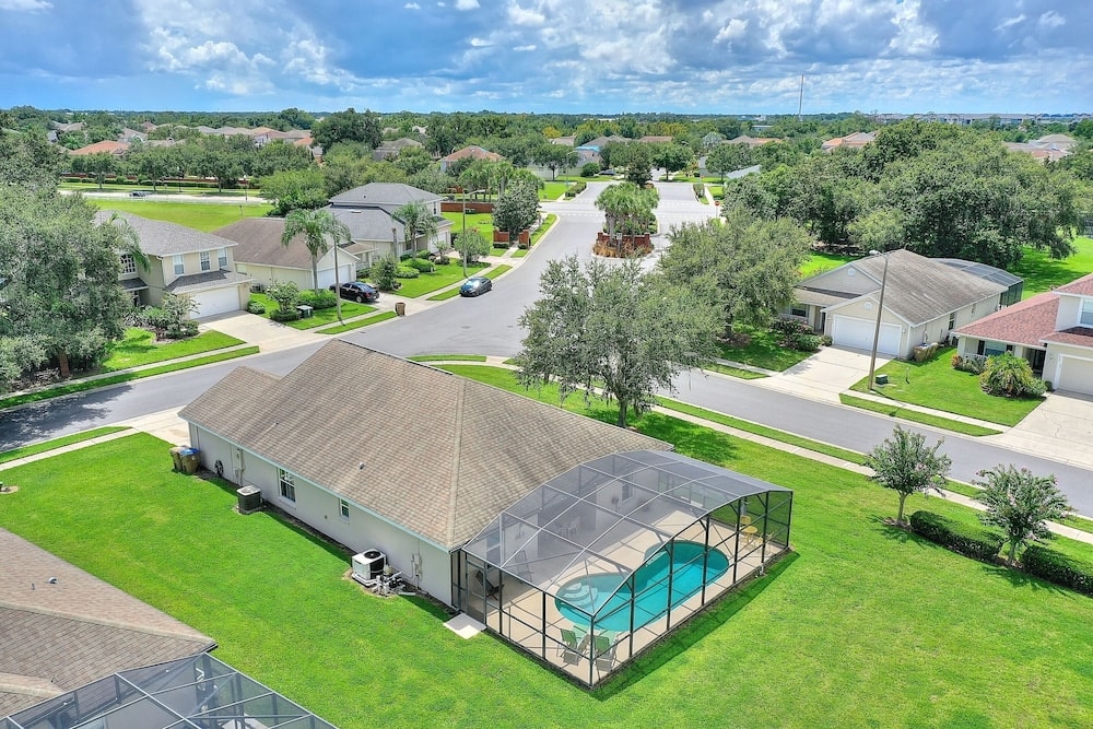 Kissimmee - Gilded Parasol By Shine Villas Remington Golf #410 4 Bedroom Home