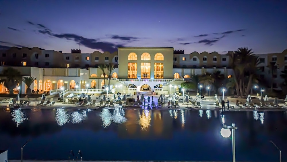 Aghīr - Djerba Castille- Couples and Families