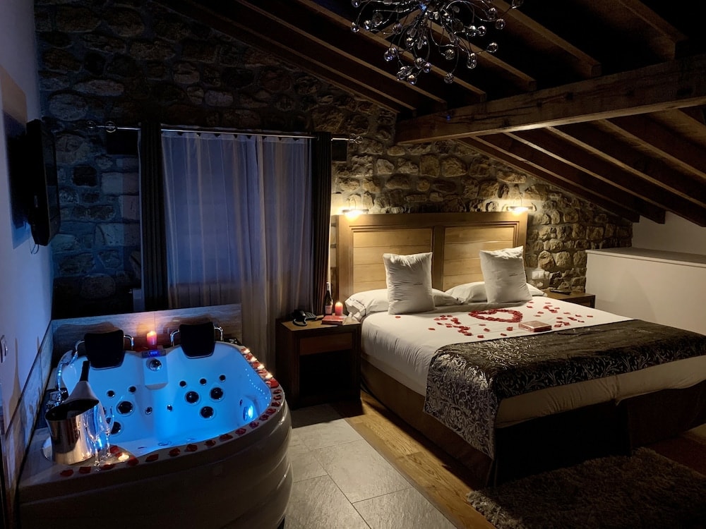 Sarón - Akla Hotel Suites Valles Pasiegos
