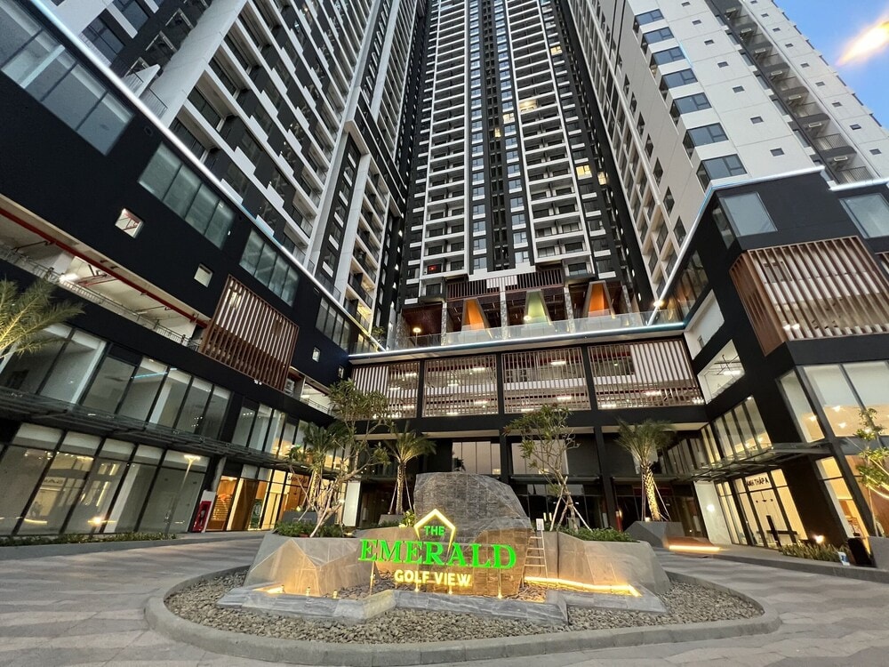 Thuan An - The Emerald Golf View Apartment