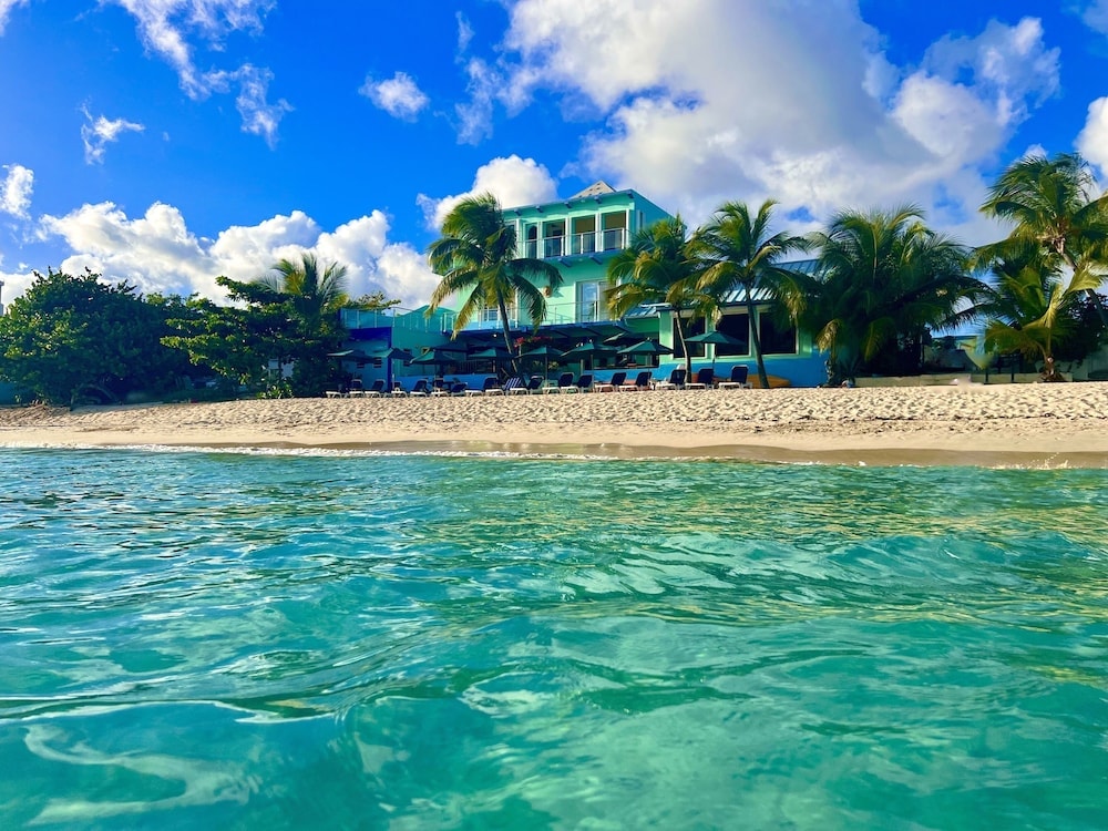 Simpson Bay - Azure Hotel and Art Studio