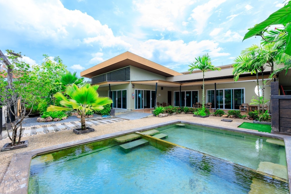 Khlong Thom - Saline Hot Spring Resort นำ้พุร้อนเค็ม รีสอร์ท
