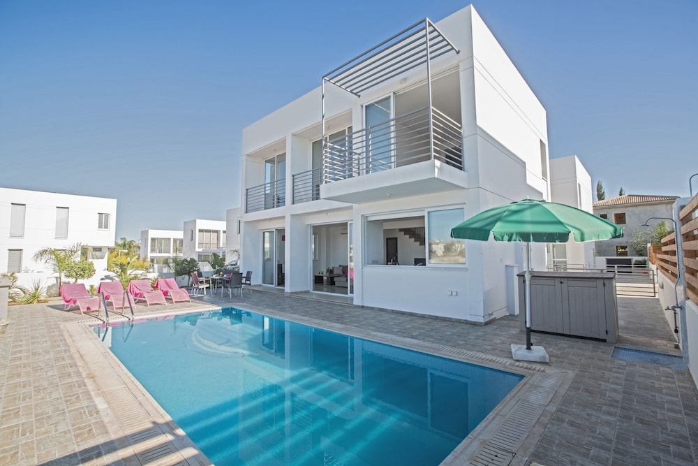 Stockholm - Paralimni - Protaras Pearl Villa Pe16