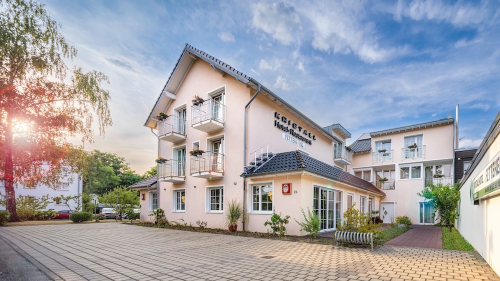 Leverkusen - Kristallhotel Fettehenne