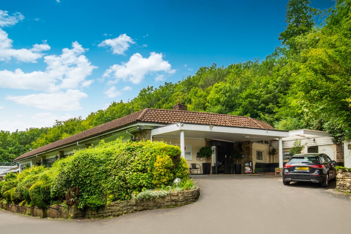 Redhill (Surrey) - The Bridge House Hotel