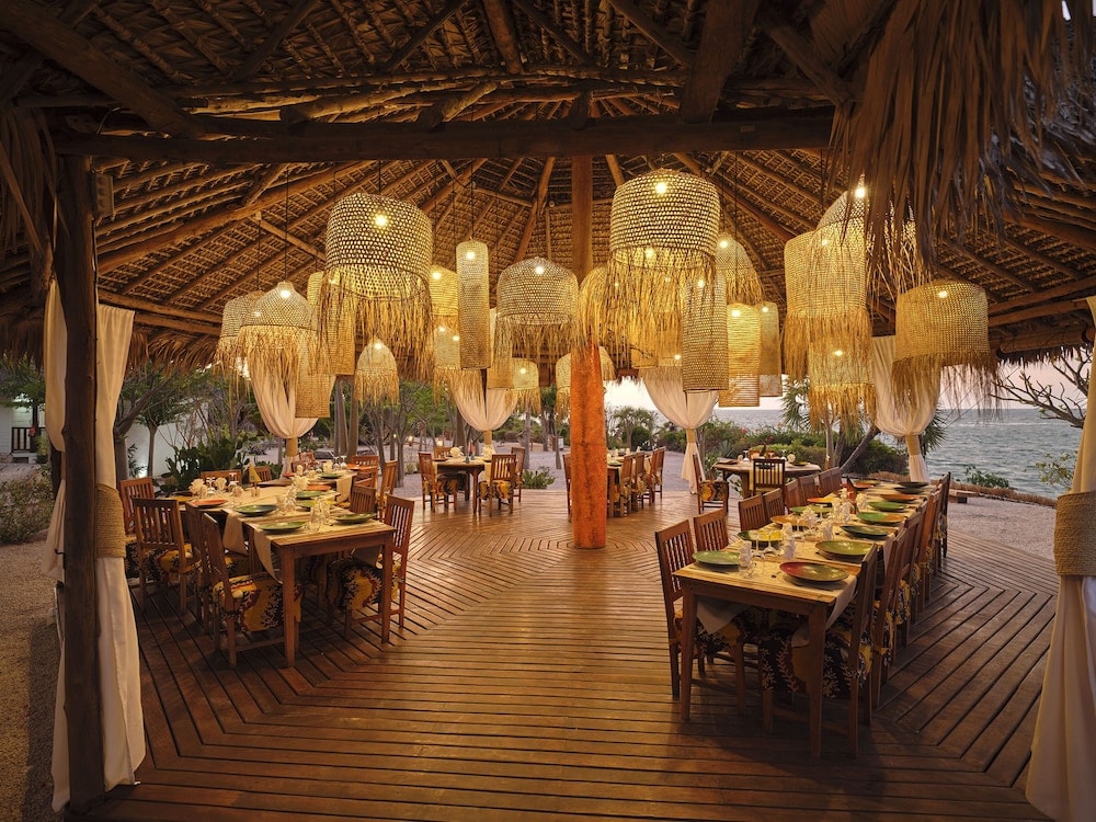 Stockholm - Mahajanga - Antsanitia Resort