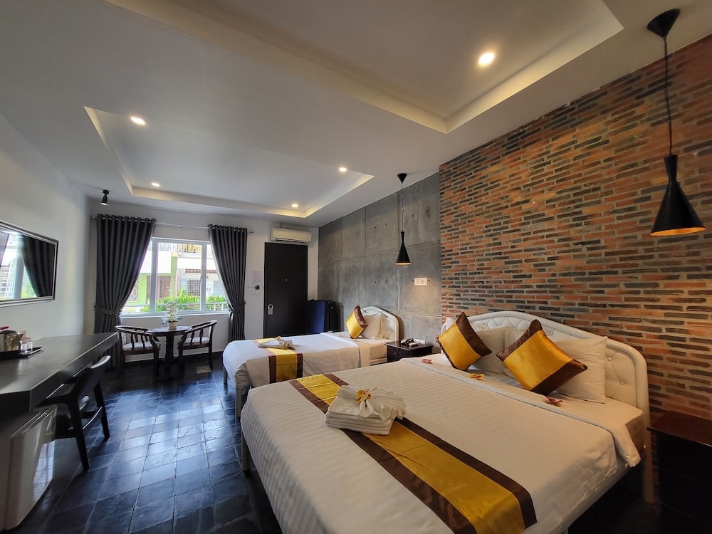 Phnom Penh - Sun Chakra Boutique Hotel - 50m to Museum & Royal Palace & Walking street