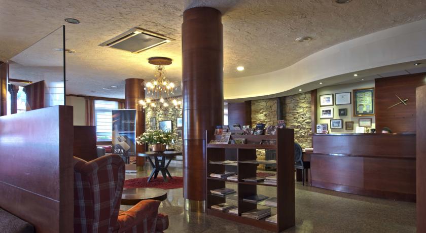 Sort - Hotel Restaurant Pessets & SPA