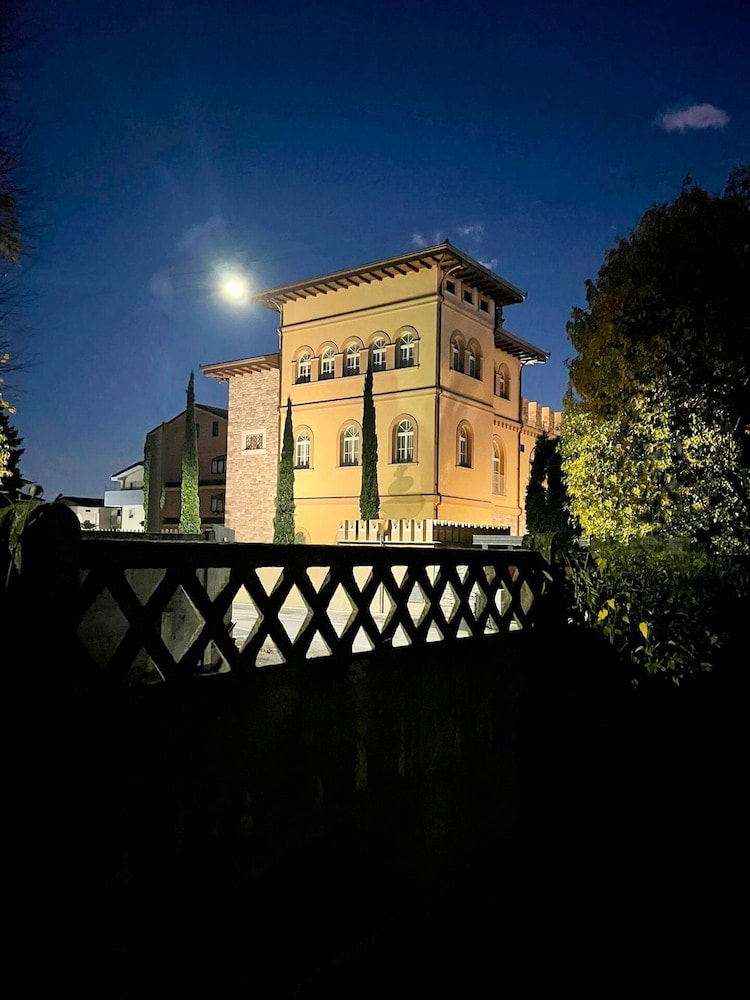 Rho - Accomodation Hotel Castello Il Codirosso