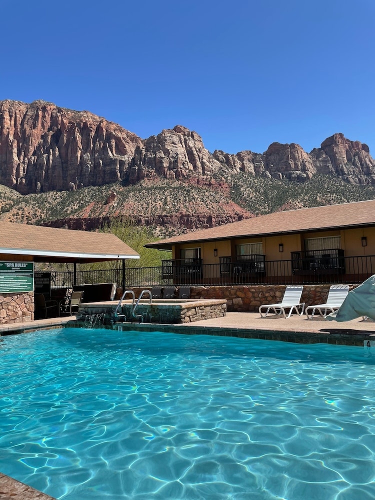 Springdale - Bumbleberry Inn
