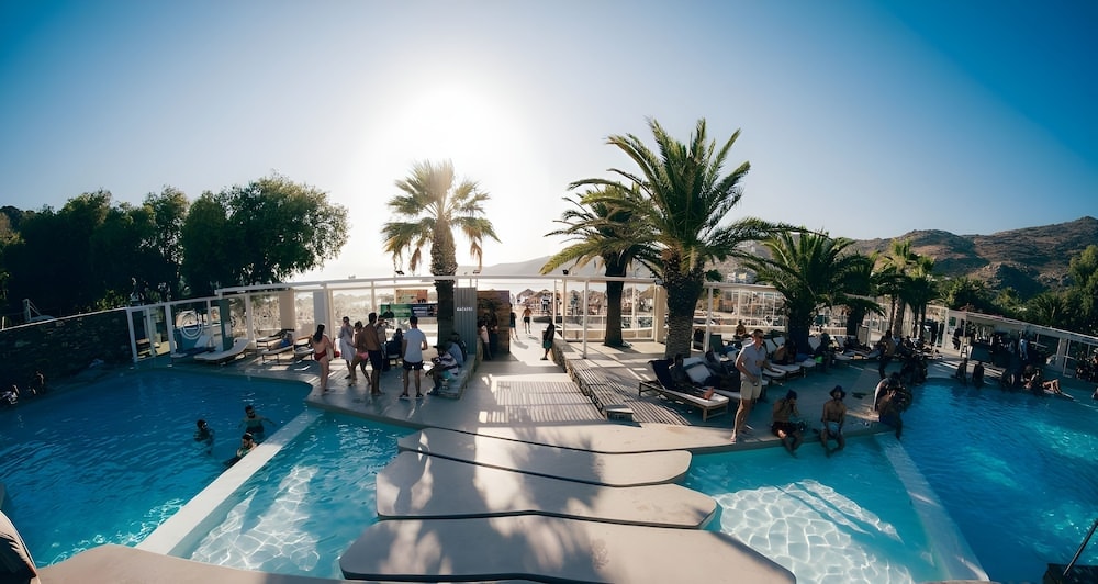 Ios - FarOut BeachClub - Rooms & Camping
