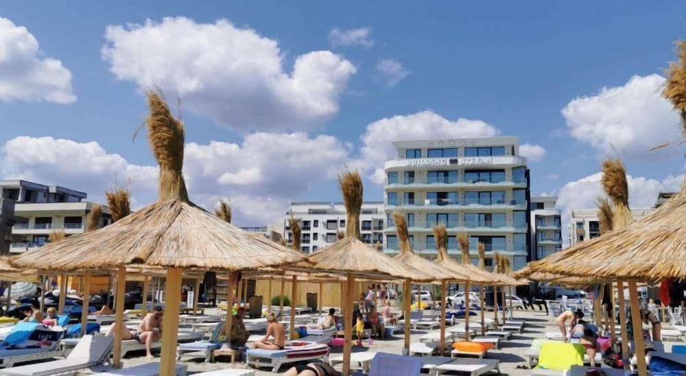 Mamaia Sat–Năvodari - Hotel Building Stefan