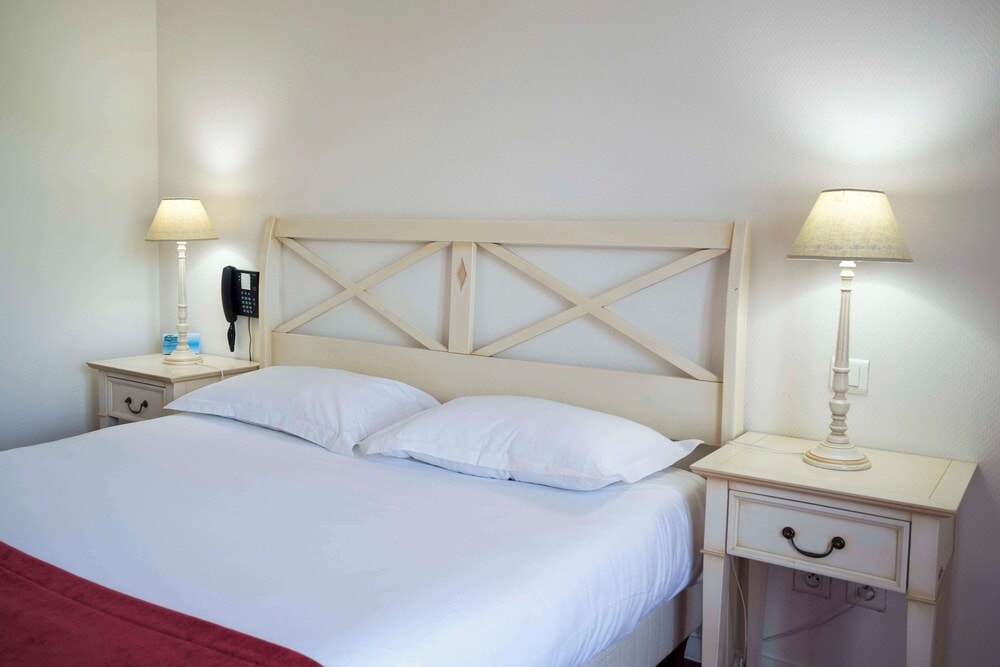 Préaux - Brit Hotel Du Perche