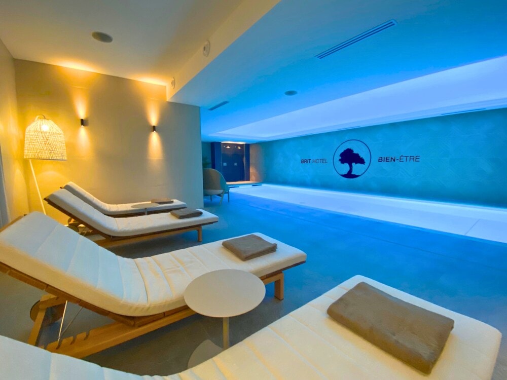 Fougères - Brit Hotel Piscine & Spa - Fougères