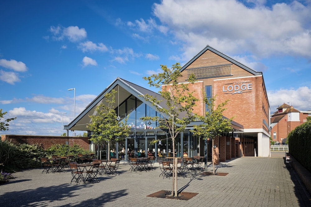 Newbury - The Lodge Hotel
