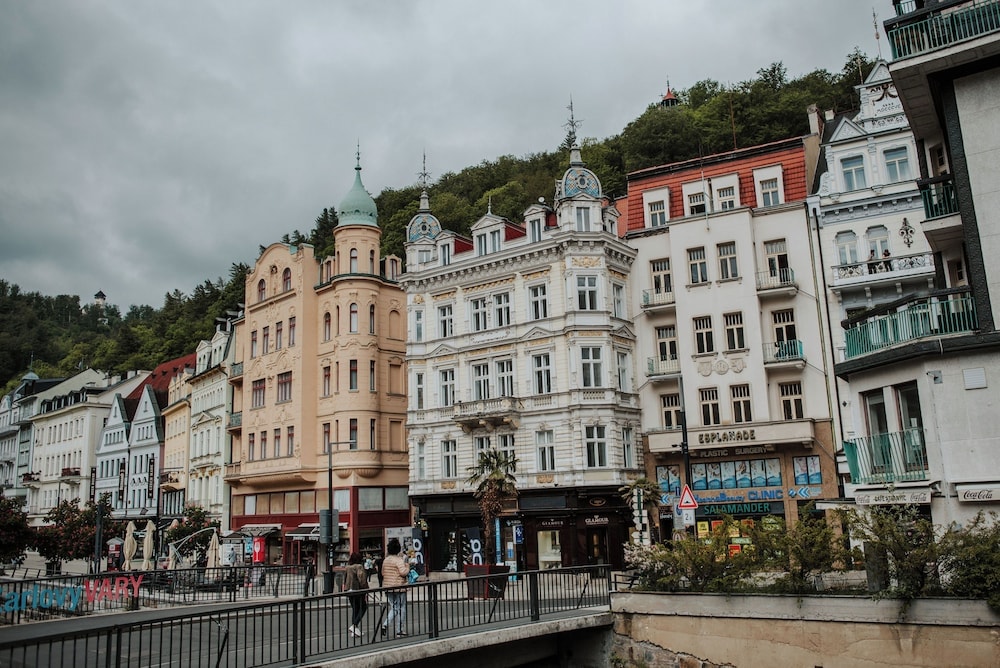 Karlovy Vary - Esplanade Self Check-in Hotel