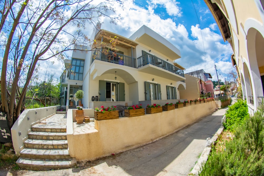 Göteborg - Acharavi - Kassiopi Luxury Suites