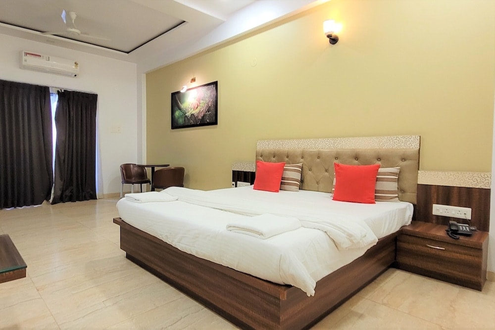 Talegaon Dābhāde - Hotel Om Inn