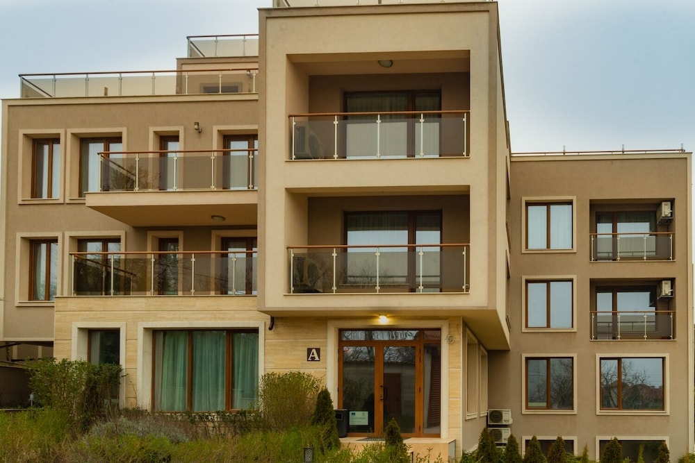 Golden Sands - Vemara City Boutique Hotel-free parking